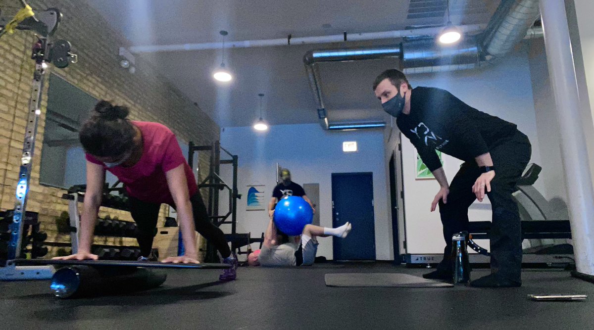 MovingEachDay's tweet photo. YD/M personal trainers, John and Mike, work alongside each other as they hone in on their clients.

#chicagofitness 
#personalizedtraining 
#trainsmarternotharder 
#chicagofitnessstudio
#chicagopersonaltraining https://t.co/UuG70jhjEU