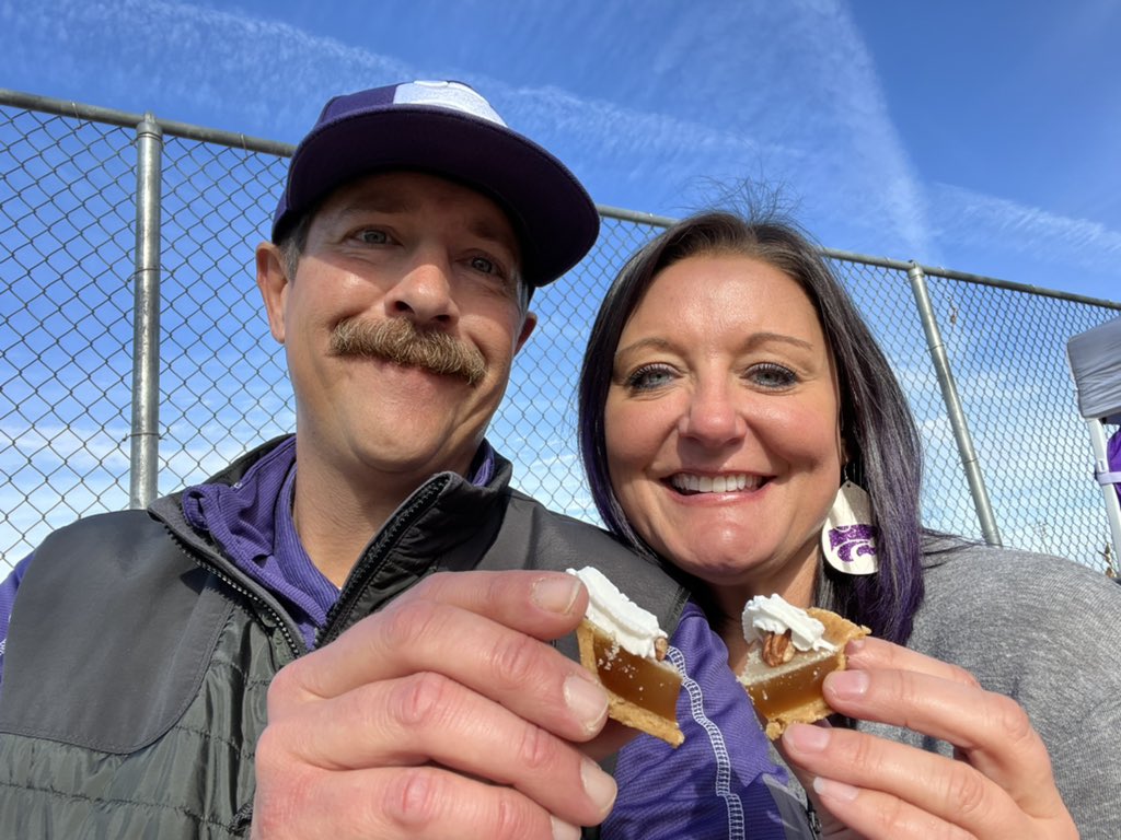 kstatevangirl's tweet photo. GO CATS! #EMAW #EMAWAF #KStateFB #Pecanpiejelloshots https://t.co/WUZoPddIaU