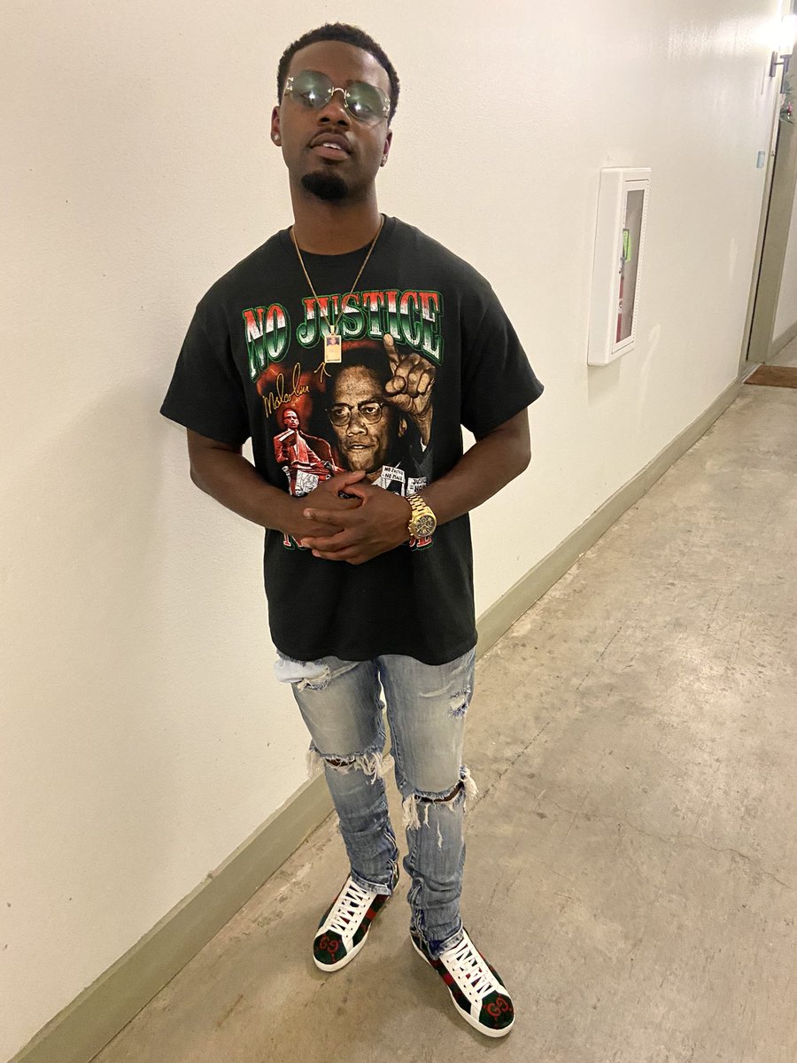 1riichdre's tweet photo. Got in my bag one day now it’s a habit 🖤 https://t.co/q4xISZpVOw