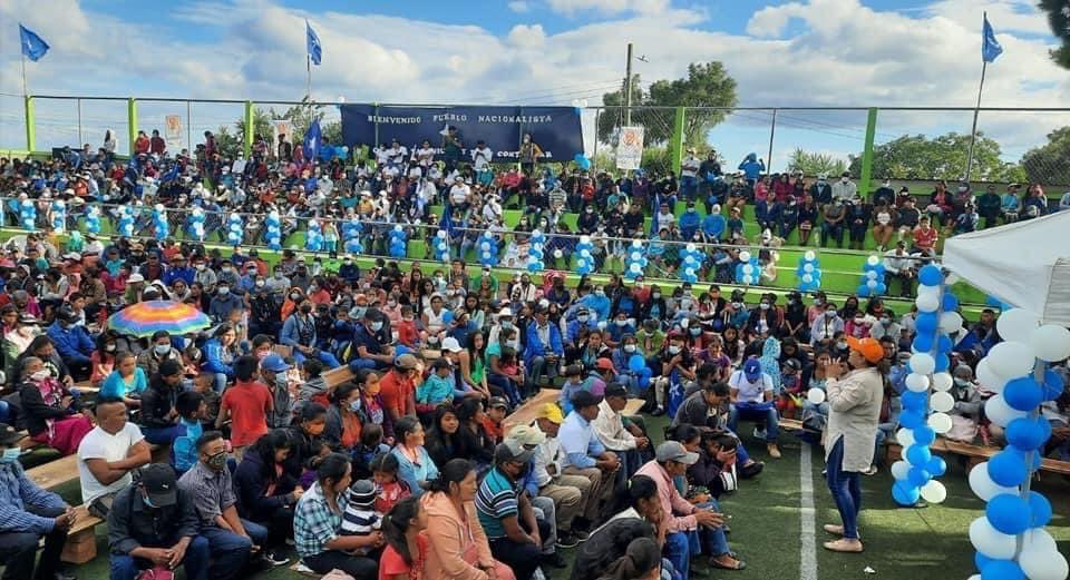 GladisDiputada's tweet photo. 📍Opatoro, La Paz. 

Gran caminata y cierre de campaña #PapiALaOrdenPresidente, Alcaldesa 
 Dunia Martinez, Diputados del #EquipoDePapi 25,26,27.

El pueblo de Opatoro le dijo: ¡No al comunismo, no al aborto! 

#PapiEsDiferente
#DiputadosLaPaz 
#DuniaAlcaldesa https://t.co/ae3RLu5f1y