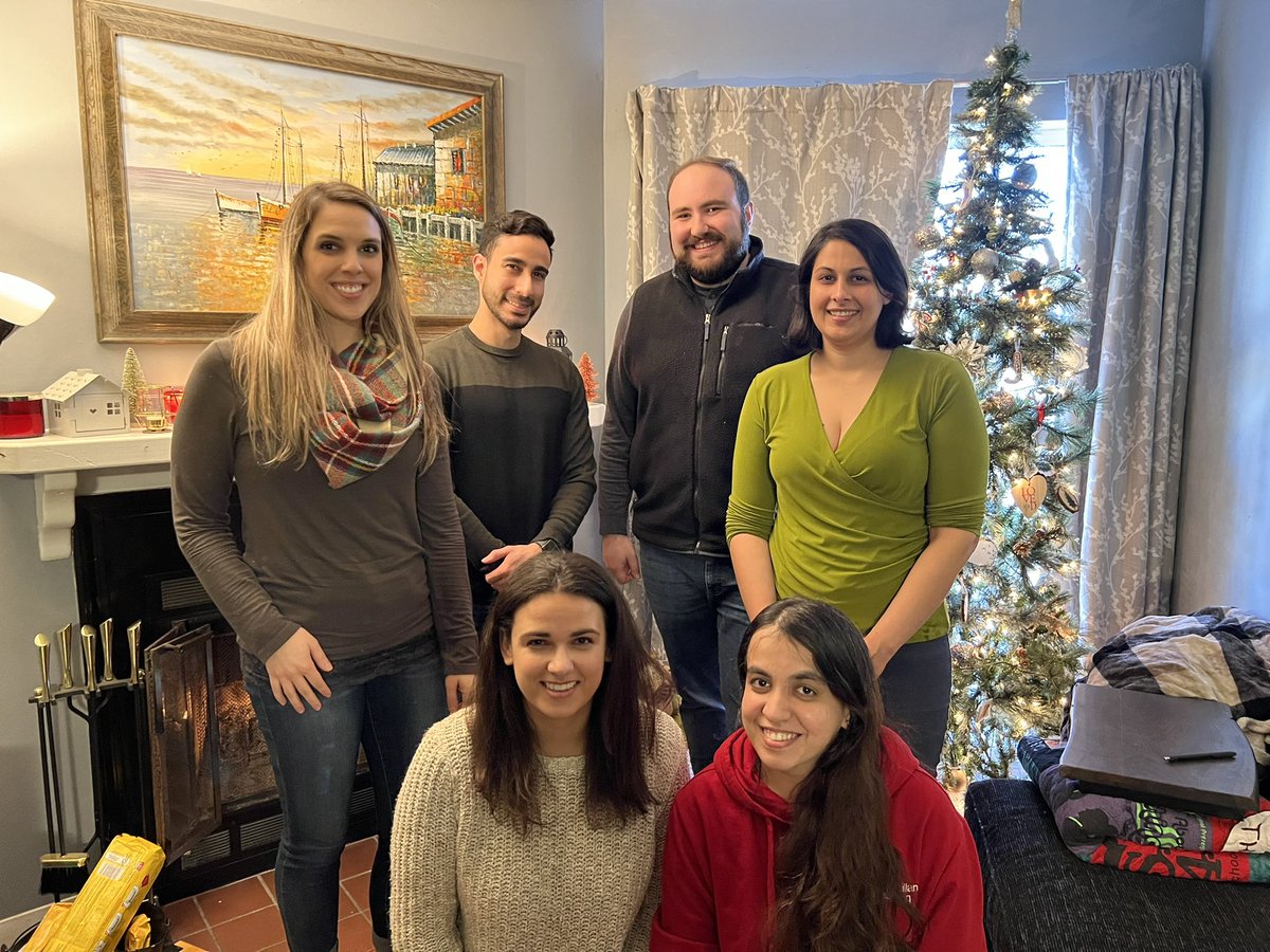 joshfoxfuller's tweet photo. So happy to have hosted a #VisionCognitionLab (@ACroninGolomb) and @MGHmapp PhD student “Friendsgiving” today! A perfect rest with great friends as the fall semester nears an end.😄 https://t.co/m3hBDDOseS