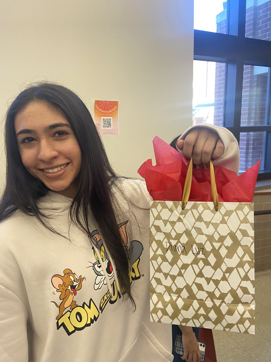 Reedy SNHS (@reedy_snhs) on Twitter photo We had our members create custom cards & gift bags for each custodian! #RHSroar #TakePrideInThePRIDE <a href="/DanielVargasRHS/">Daniel Vargas</a> <a href="/ReedyLions/">Reedy High School</a> We had our members create custom cards & gift bags for each custodian! #RHSroar #TakePrideInThePRIDE <a href="/DanielVargasRHS/">Daniel Vargas</a> <a href="/ReedyLions/">Reedy High School</a>