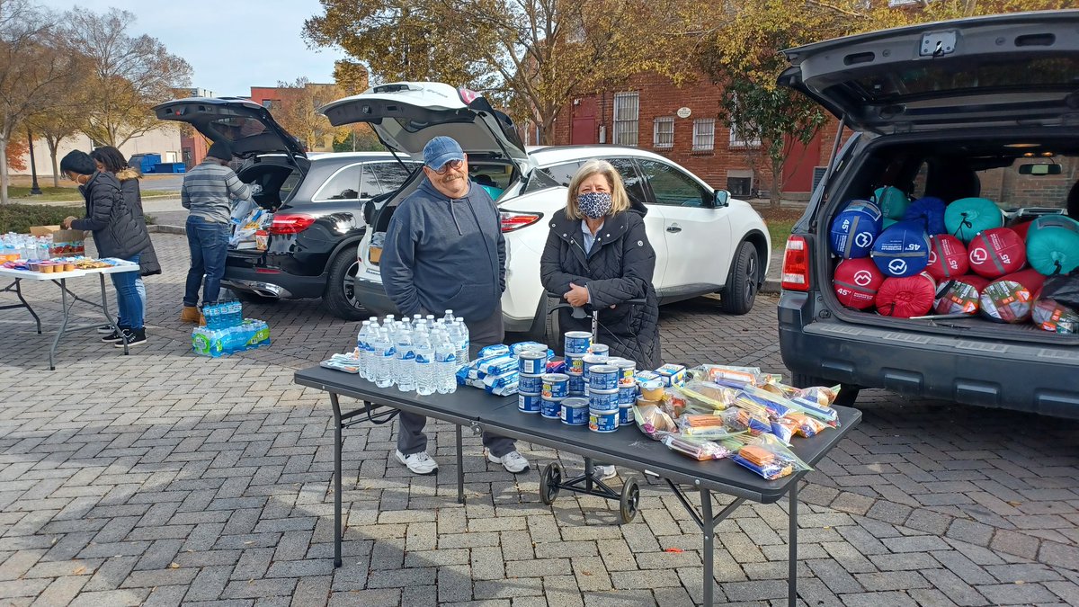 bills_blankets's tweet photo. Pictures from today's event. Thank you to everyone for your help. https://t.co/5ZCyVzHQeg