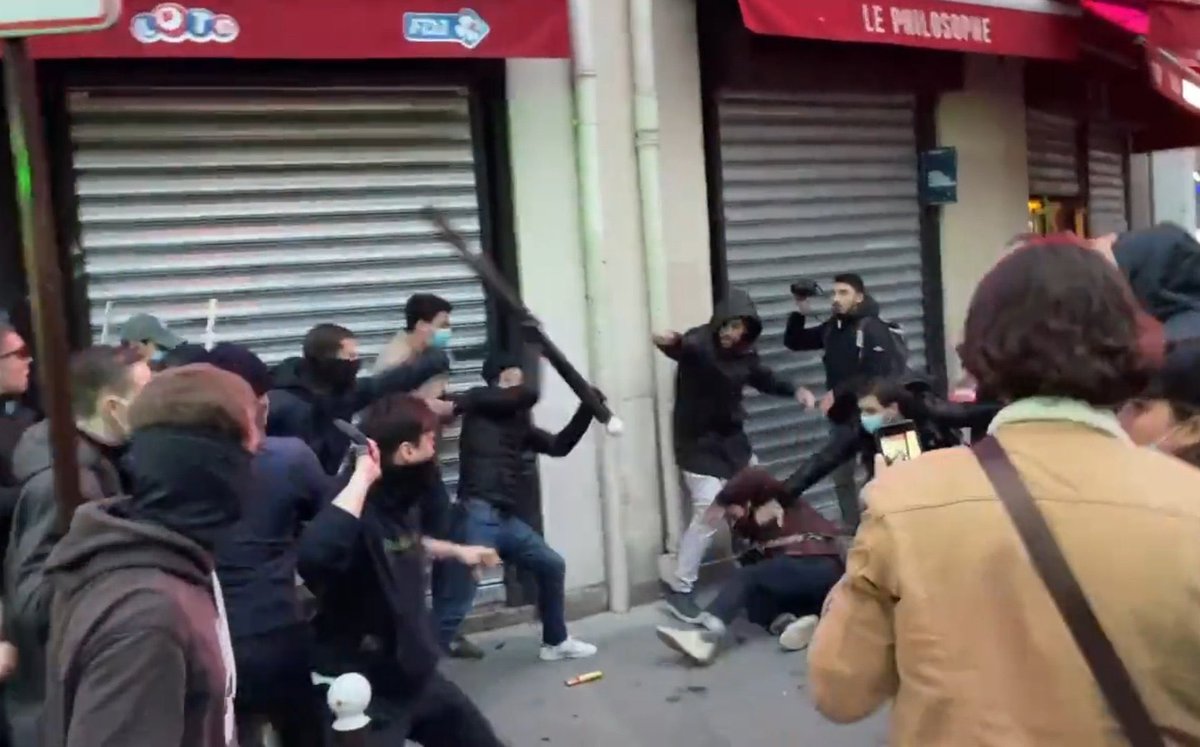 Quand on balance un poteau de fer de plusieurs kilos sur la tête de quelqu’un , c’est qu’on est conscient et prêt à blesser gravement voir tuer cette personne.

#Nemesis #NousToutes