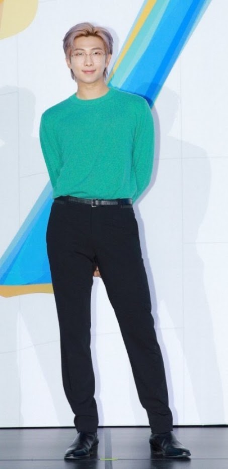 @taestythic Model Joon and his perfect body proportions