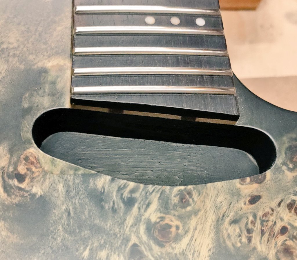 RuneGuitar's tweet photo. 先日の指板延長ほぼ完了。あとはハードウェアと電装系組み込み。
指板の下のメイプル/ブビンガの5ピース、PUマウントしたら見えないんだけど一応再現した。
ほぼ言わないとわからない所。
変態さま向け。
#schector #27f
https://t.co/5Dq3QqzKPi https://t.co/os9ZxZUIKi