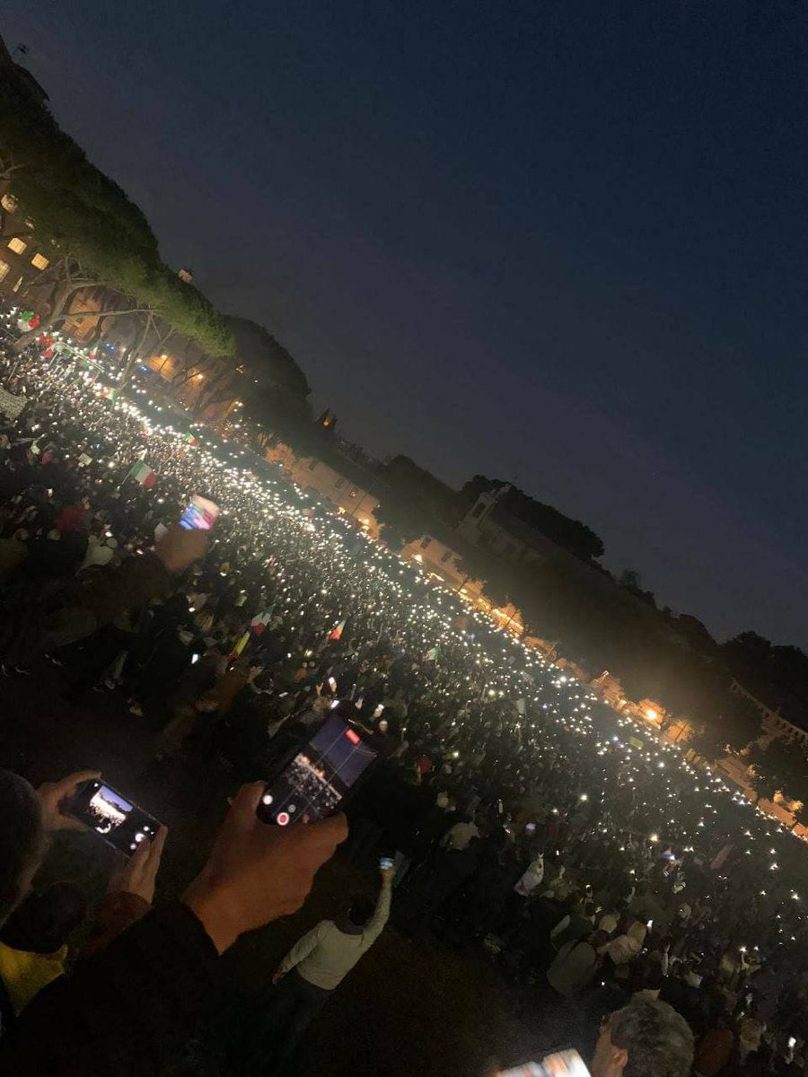 TurnOffYourTvN1's tweet photo. Rome, Italy - WOW!!! https://t.co/Wpdysnw2NA