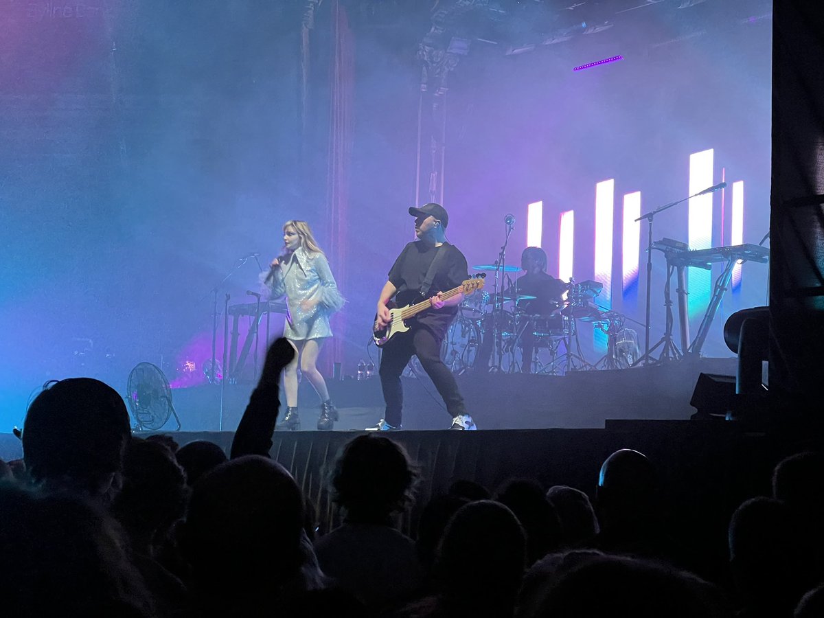 OneForkShort's tweet image. Great show last night @doksan @CHVRCHES