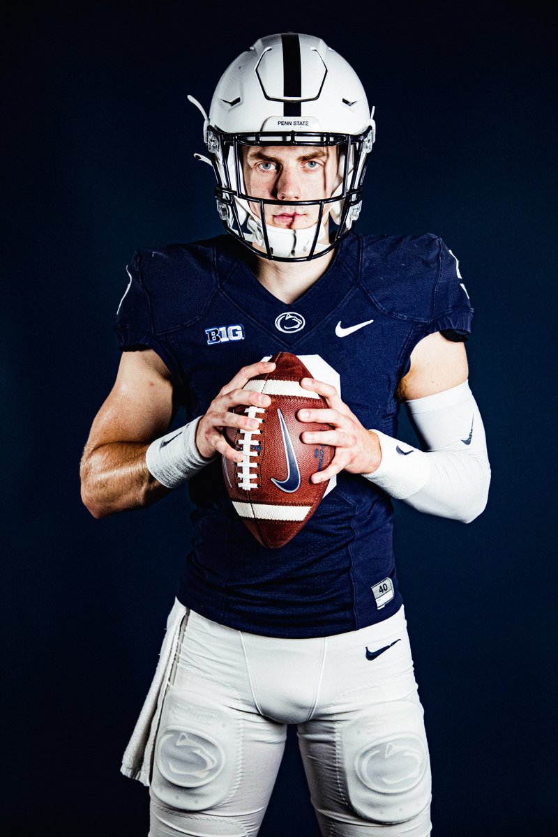 PennStateFball's tweet photo. First career TD pass for the kid @VeilleuxQB11‼️

#WeAre https://t.co/yCFAUR6oJj