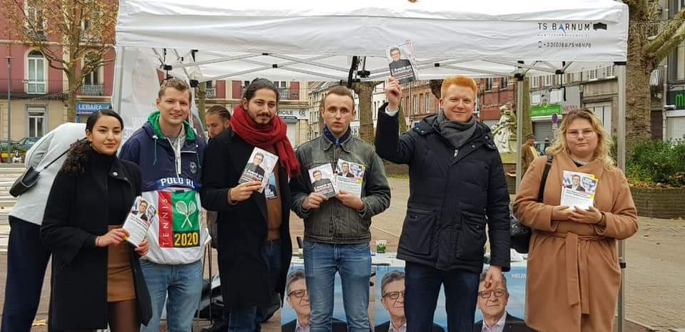 Melenchon_Lille's tweet photo. 📚 Le programme de @JLMelenchon pour la présidentielle se vend partout dans #Lille !
C'est un bien rare, il est en rupture de stock partout.
Et demain on continue, demandez le programme !
#Melenchon2022
#MelenchonProgramme https://t.co/EtQrKCqbLm