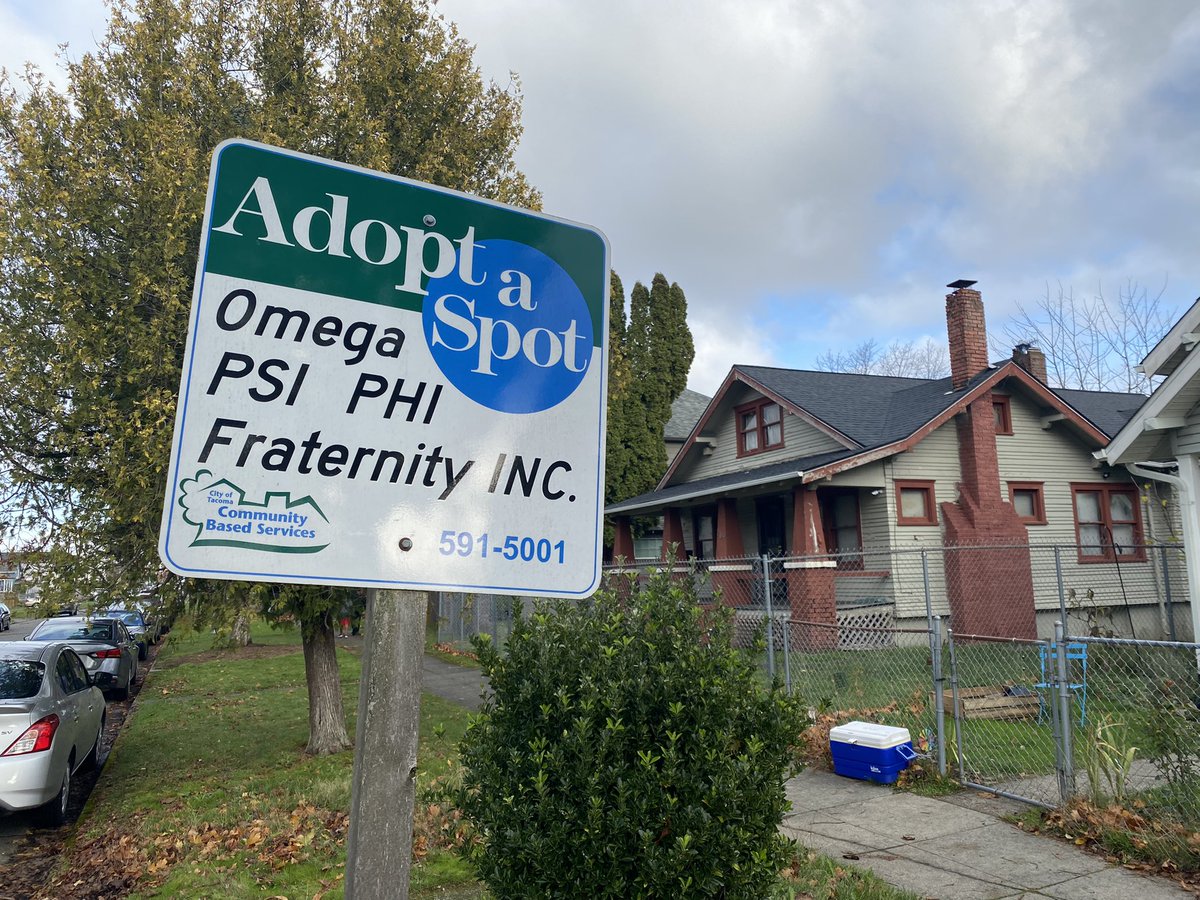 12thDistrictRep's tweet photo. Out with the Brothers @deltapiques doing service cleaning up the Tacoma streets #service #ThisIsOmega #themassiveandprogressive12thdistict https://t.co/oyCmIoPwHw