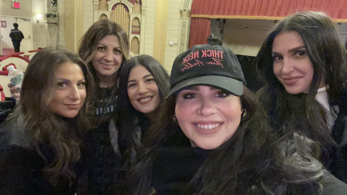 them0mb0d's tweet photo. Great night with great friends 💗 https://t.co/wIa3NOV791