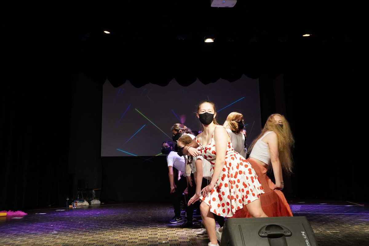 Hier, <a href="/Franco_Cite/">ESC Franco-Cité</a> et les élèves du cours de comédie musicale ont présenté le récital Tous ensemble enfin! Une première pour notre école. Je suis extrêmement fier d'eux. Merci à toute l'équipe et aux élèves pour leur dévouement! <a href="/ecolecatholique/">CECCE</a> #alltogethernow #comediemusical