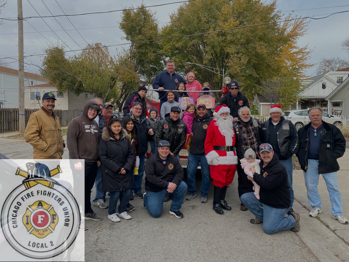 CFDLocal2's tweet photo. Christmas is back for Local 2. Our toy parade was a great success, with Santa as our special guest! Thankyou to all who volunteered and for those who gave. #local2cares https://t.co/WXzJDtNaUb