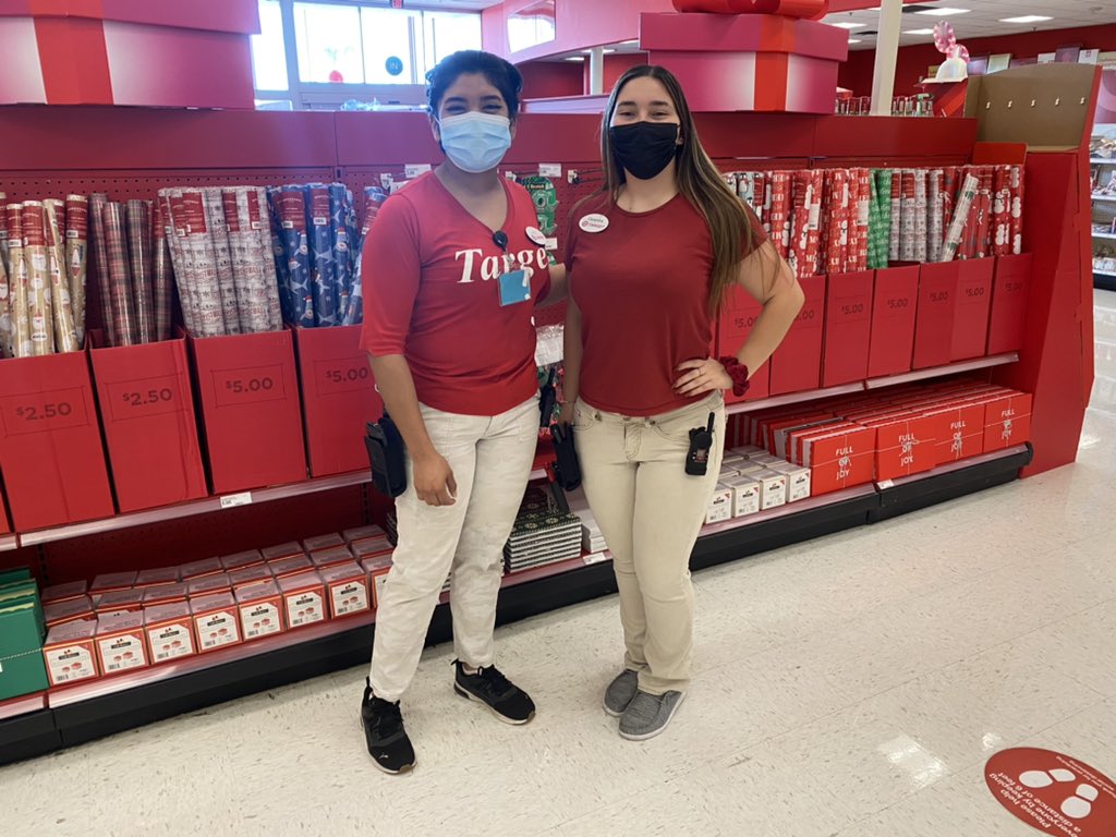 This weekend we said goodbye to our name badge as we celebrated Retro Day at t2237! #redandkhaki 🎯❤️
<a href="/MaRiBeLYbArRa09/">Maribel Ybarra</a> <a href="/Daniaperezz_/">Dania</a> @ruizadrian221 <a href="/tracycastillo63/">Tracy Castillo</a>