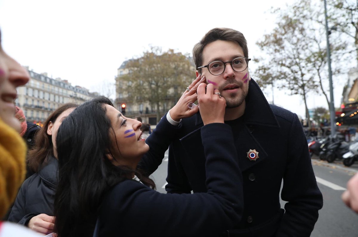QueenKarima_'s tweet photo. 🟣 Besoin de maquillage pour une soirée ? Appelez queen @KarimaDelli!

@Benjam1Lucas c’est validé ou pas? https://t.co/WTqZ2hwO10