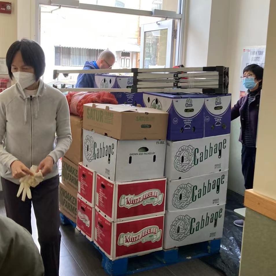cpc_nyc's tweet photo. CPC Brooklyn Community Services continues to partner with GrowNYC to distribute fresh food boxes to community members! With our partner organizations and supporters, CPC has distributed over 200,000 lbs. of food since the pandemic began! #AdvancingourCommUNITY https://t.co/qVjfWaXDTt
