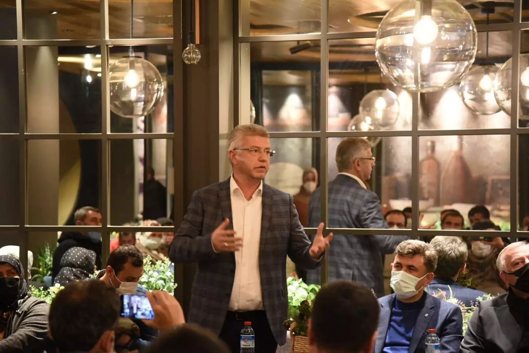 avaliacar26's tweet photo. İl Başkanımız Av. Zihni Çalışkan ve İlçe Başkan Yardımcılarımız ile birlikte, Yıldıztepe Mahalle Teşkilatımızla buluşarak yapılan çalışmalar hakkında istişarelerde bulunduk. Özverili çalışmalarından dolayı mahalle teşkilatımızı tebrik ediyorum. https://t.co/hptkvZV7Jk