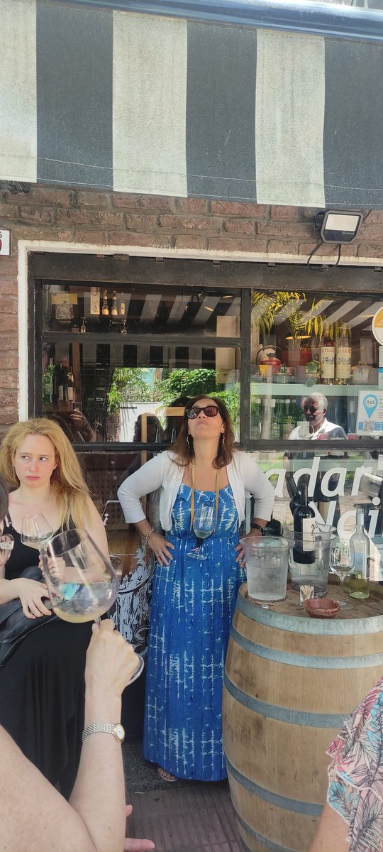 Una hermosa cata de vinos en la vereda de Paladar Noir... Gracias @LaBlueWine por acercarte y ofrecer este lindo momento juntos!!!