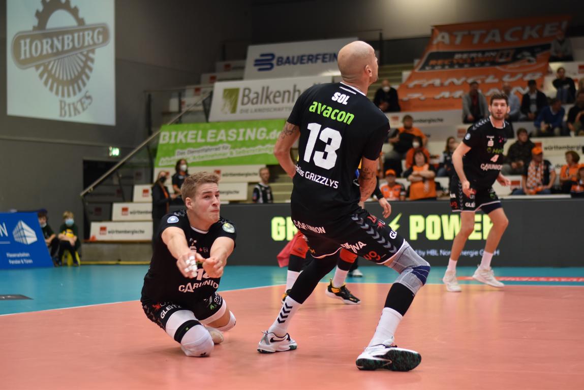 (lh) Da hat alles strecken nichts genutzt! Die @BRVolleys holen sich auch den 4. Satz. Damit verlieren unseren @heliosgrizzlys #Giesen mit 1:3 (21:25; 25:20; 15:25; 14:25). #GOGRIZZLYS #heliosgrizzlys #Roartime #spurenhinterlassen #Hildesheim @VOLLEYBALL_BL