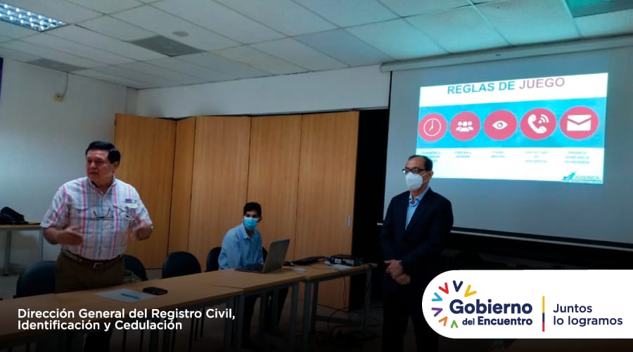 jorimoto's tweet photo. En el @RegistroCivilec, prestamos un servicio de alta calidad, estableciendo una conexión humana y directa con nuestros usuarios; bajo esa política de atención se desarrolló el taller "Técnicas de atención al usuario para un servicio de calidad" a los servidores de la Zona 8. https://t.co/xfNgIkGVVN