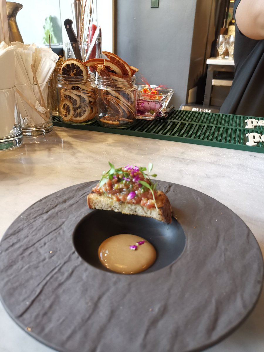 OlguitaReyna's tweet photo. Hace uno días conocí #Atope La comida y la coctelería del lugar 10/10 pero sin duda el mayor premio se lo lleva su personal ¡Buenísima atención! El cóctel participante en #CocktailWeekPTY se llama Viña Tope (primera foto) https://t.co/qvGBFyHxl5