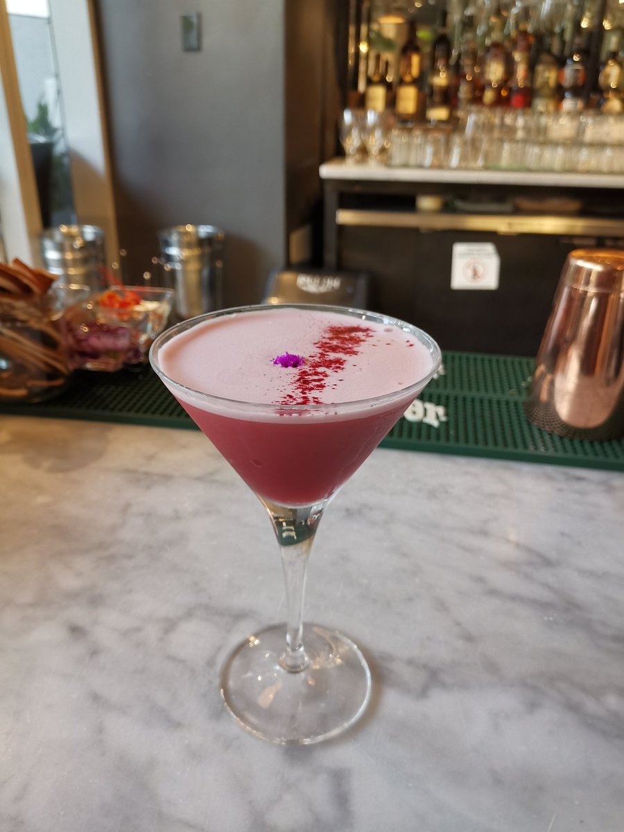 OlguitaReyna's tweet photo. Hace uno días conocí #Atope La comida y la coctelería del lugar 10/10 pero sin duda el mayor premio se lo lleva su personal ¡Buenísima atención! El cóctel participante en #CocktailWeekPTY se llama Viña Tope (primera foto) https://t.co/qvGBFyHxl5