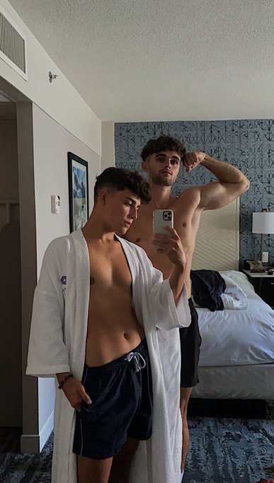 Hey from our spa getaway 👋🏼 https://t.co/GqIGclUS5m