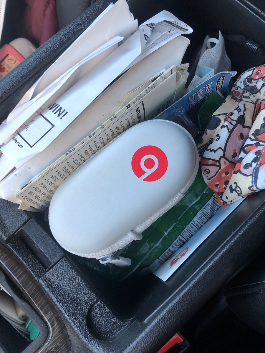 dawn_kimmy_nl's tweet photo. My hidden pair of earphones are going to be used now for my walk! @NightshiftWorkr #comeinhandy #backuppair https://t.co/XKWLuFsEjQ