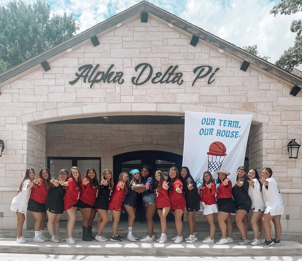 Cheering on our Red Raiders for the last home game of the season!!🏈🏈❤️🖤❤️🖤
#redraidergameday #raiderpower #bethefirst