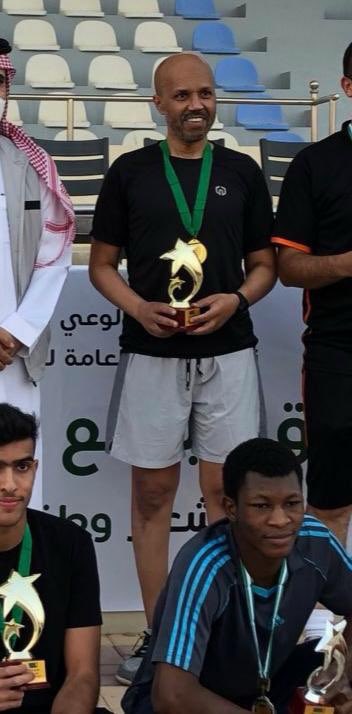 _KSU's tweet photo. المدير العام التنفيذي للمدينة الطبية الجامعية أ.د. أحمد هرسي يتوّج بالمركز الأول (فئة أعضاء هيئة التدريس) في "سباق ربع ماراثون" والذي نظمته #جامعة_الملك_سعود للتوعية بأضرار المخدرات تحت شعار #وطني_يحتاجني. https://t.co/kvWv0NoDtB