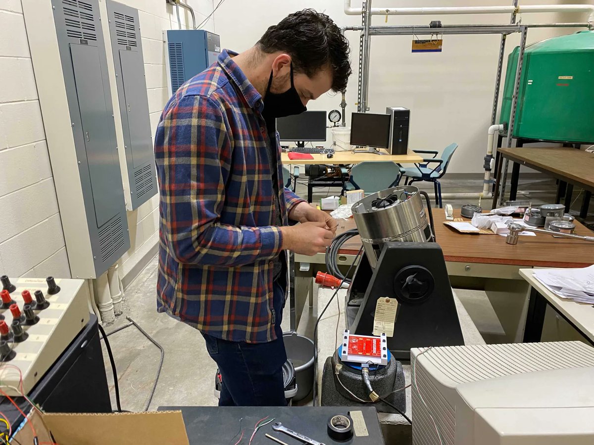 cougsinspace's tweet photo. A photo of how the vibration test was set up! 

Donate to our CougStarter today! 
https://t.co/LvllAN1iH6 https://t.co/UlgFoz6zC7