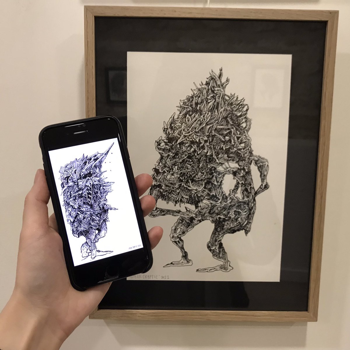 My digital copy of Weight #01 meeting the rest of the family at The Weight of Water exhibition in Paris. Amazing art by <a href="/speakcryptic/">SPEAK CRYPTIC</a> 🔥 pretty surreal 🔥
#nftcommunity #nftcollector #NFTs #OBJKT