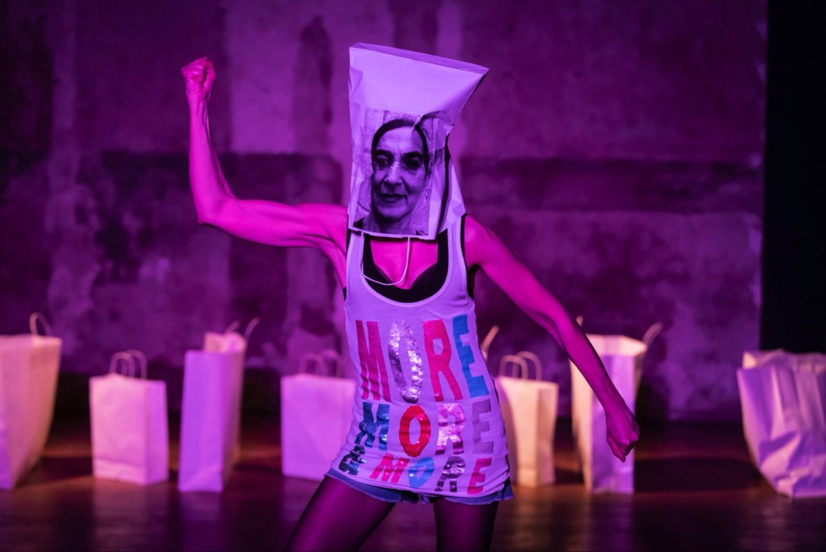 Espacecommun's tweet photo. « L’ENFANT QUE J’AI CONNU », texte inédit, commande à Alice Zeniter | Mise en scène Julien Fišera
Avec Anne Rotger

> au LAVOIR MODERNE PARISIEN
> encore ce soir et demain

#alicezeniter #lenfantquejaiconnu 
@LavoirModerne 
📸 : Simon Gosselin https://t.co/h0rGsmOsSZ