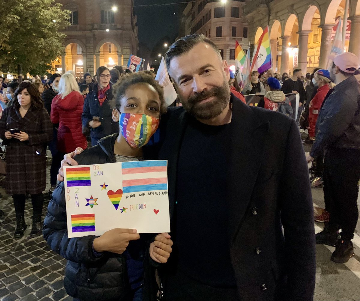 ZanAlessandro's tweet photo. La forza di volontà delle nuove generazioni vincerà questa battaglia.
Alla #TransFreedomMarch per ribadire che identità di genere non è una bandierina, non è un vezzo, ma un principio per noi irrinunciabile per tutelare la vita e la dignità tutte le persone.
#Tdor
#ddlZan https://t.co/Rs2MiZWxfz