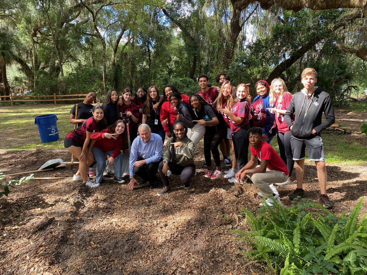 400 plus students and staff mobilized on our day of caring. Concentrated on food scarcity and connected with organizations that provide food needs to central FL families. Thank you <a href="/UP_Orlando/">UP Orlando</a> #UnitedAgainstPoverty <a href="/MustardSeedofFL/">The Mustard Seed of Central Florida</a> #GiveLGLasagnaLove <a href="/CityofApopkaFL/">City of Apopka</a>