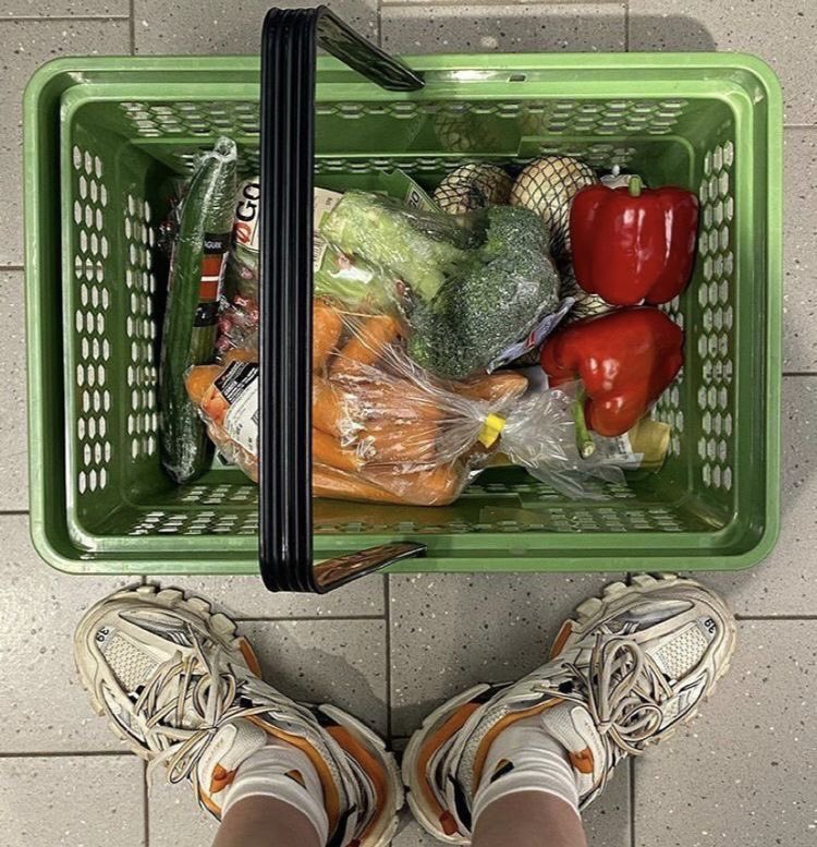 jacqueskinny's tweet photo. just went grocery shopping and i can confirm it’s still my favorite thing to do in the world https://t.co/JOOkdJR77q