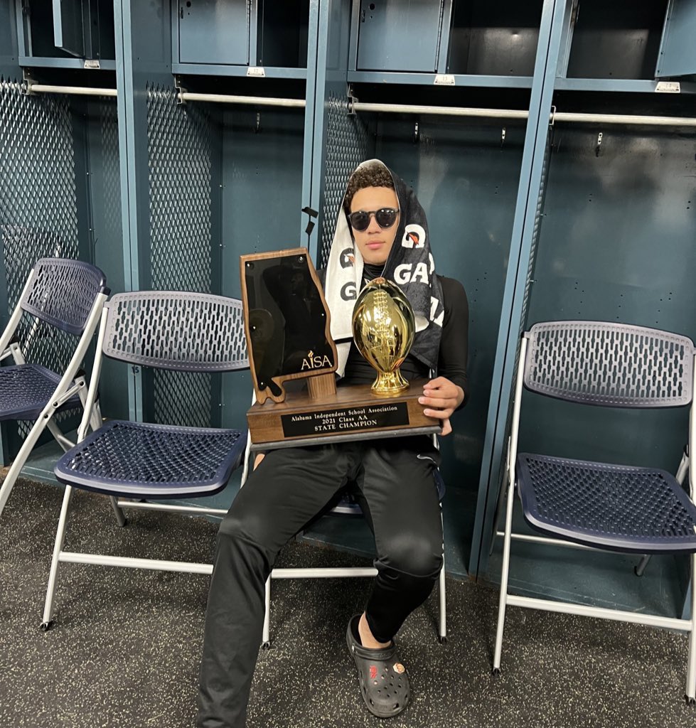 State Champs💍
13-0 !! #undefeated #AAG 
🔟 Out #QB1