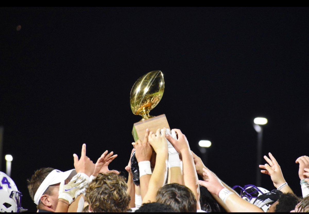michaelwall1212's tweet photo. Proud of our seasons accomplishments.  Proud to have coached a great group of seniors.  Thank you seniors for your dedication to this program.  You have put yourselves through the hardest thing high school has to offer and came out on top. https://t.co/phM2EzfpY9