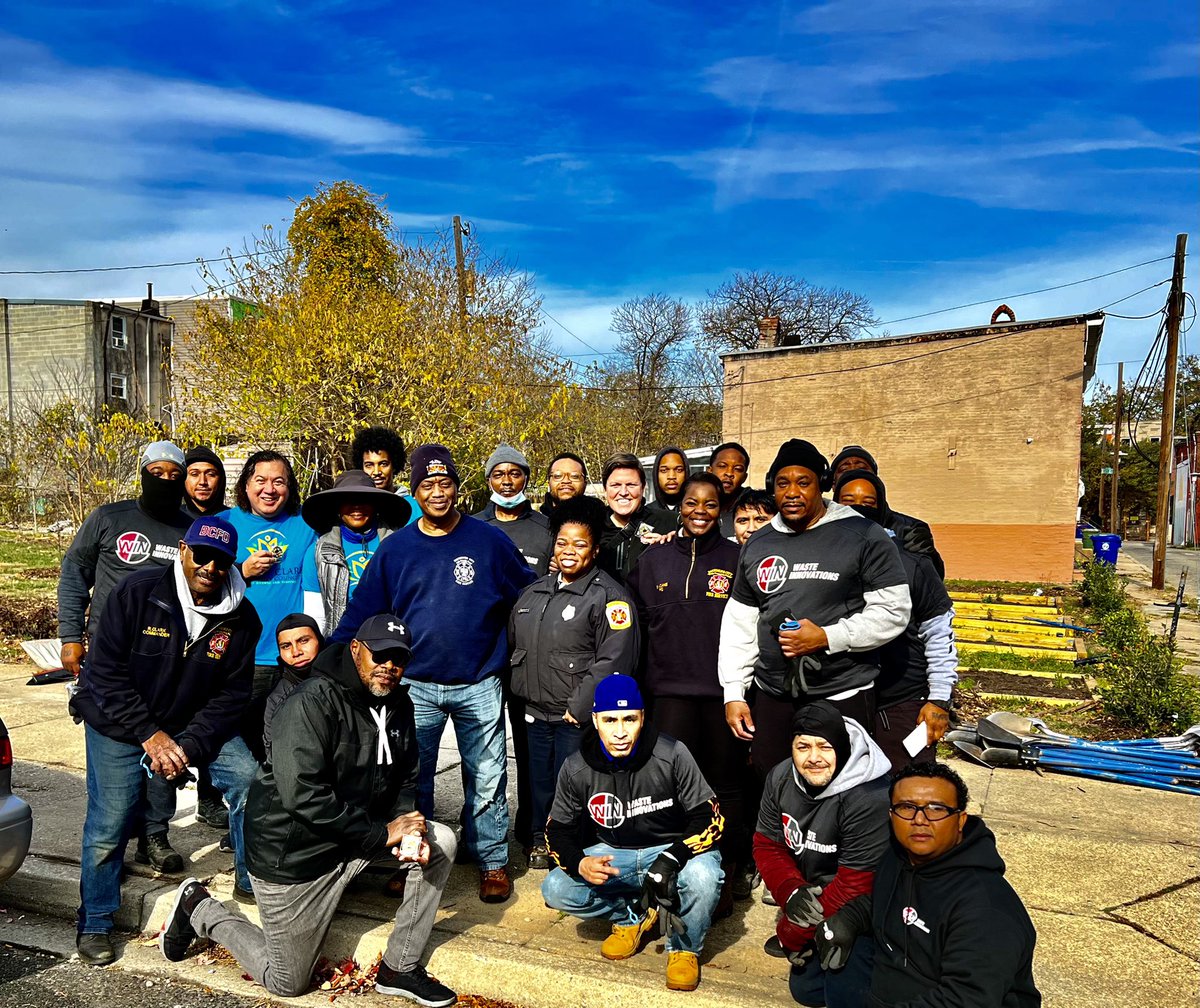 BaltimoreFire's tweet photo. This morning, @ChiefNilesRFord joined @_MountClare for their #Community Garden Project. The #MountClare community will be ready next #Spring to feed residents tons of fruits &amp; veggies @docbullock https://t.co/aHAEKJIdlt