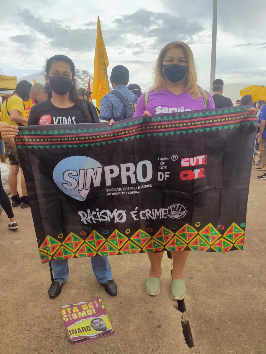 sinprodf's tweet photo. #20NForaBolsonaro Sinpro presente no Ato pelo impeachment de Bolsonaro no dia da consciência negra.  #ForaBolsonaroRacista #sinpronaluta https://t.co/7sRHb8ah2s