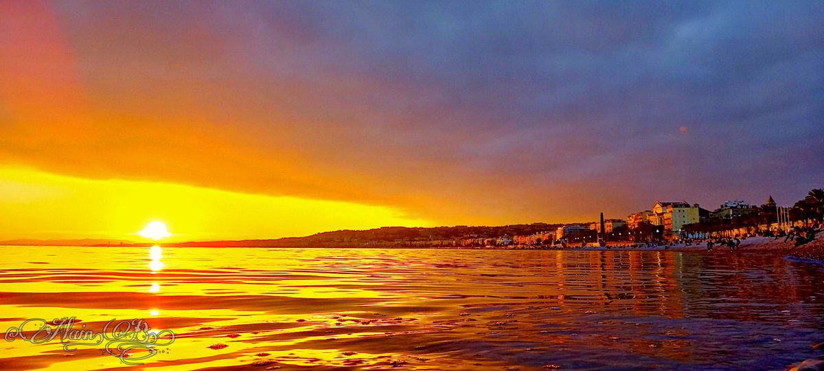 AlainBorsani's tweet photo. Voilà les Couleurs de ce Samedi Soir en Baie des Anges...Baïeta...#Ilovenice #explorenicecotedazur #Nice06 #Nice #nissalabella #ExploreNice #FenetreSurNice #fenetresurlacotedazur https://t.co/AotvDdzOv6