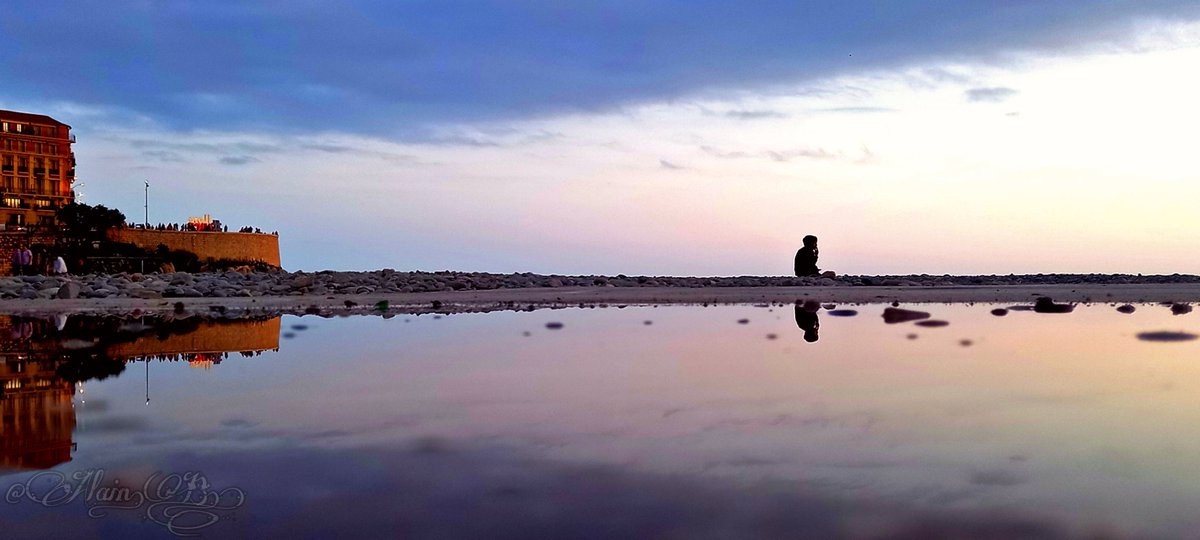 AlainBorsani's tweet photo. Voilà les Couleurs de ce Samedi Soir en Baie des Anges...Baïeta...#Ilovenice #explorenicecotedazur #Nice06 #Nice #nissalabella #ExploreNice #FenetreSurNice #fenetresurlacotedazur https://t.co/AotvDdzOv6