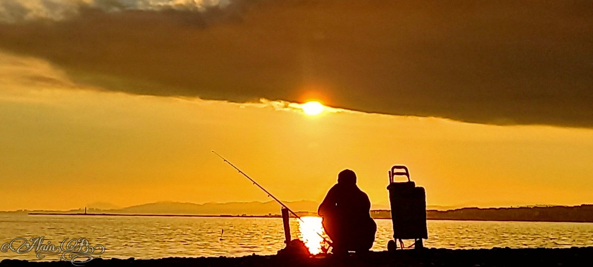 AlainBorsani's tweet photo. Voilà les Couleurs de ce Samedi Soir en Baie des Anges...Baïeta...#Ilovenice #explorenicecotedazur #Nice06 #Nice #nissalabella #ExploreNice #FenetreSurNice #fenetresurlacotedazur https://t.co/AotvDdzOv6