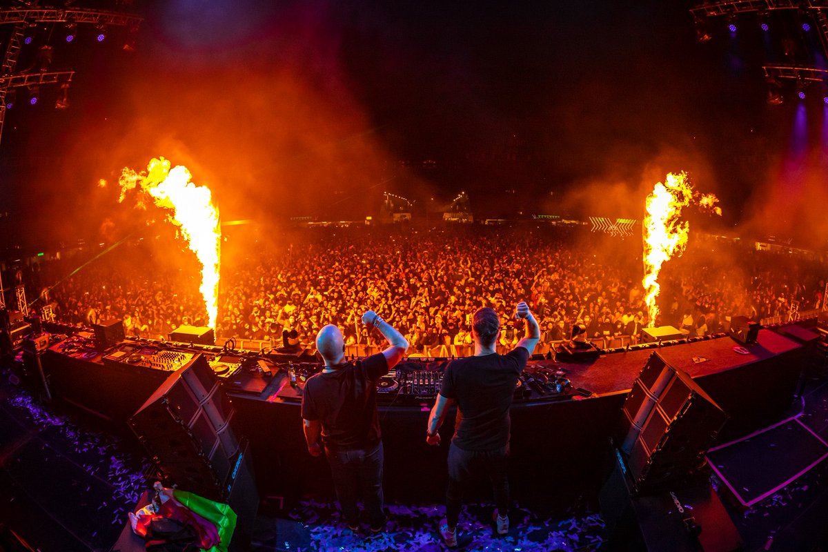 JOCofficial's tweet image. Gracias Mexico for the incredible night @asot we will remember that one forever! What a crowd 😃Thanks @arminvanbuuren for another unreal event!🙏🇲🇽 #asot #asotmexico @asotmexico @bryankearney