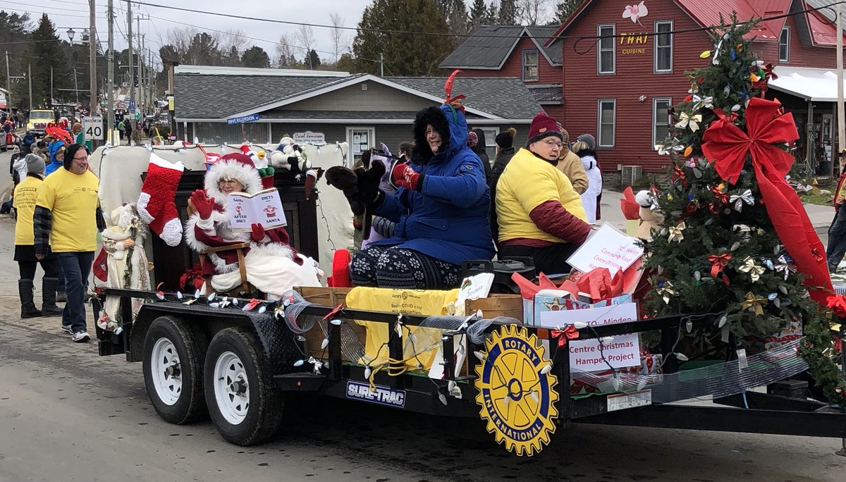 What a fantastic Santa Claus Parade today! Thank-you to all of the organizers!  <a href="/MindenHillsCC/">MindenCulturalCentre</a> <a href="/HaliburtonMedic/">HaliburtonParamedics</a> <a href="/MindenRotary/">Minden Rotary</a> #highlandsconcertband #SantaClaus #myhaliburtonhighlands #comewander #Minden