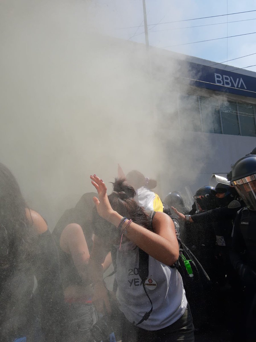 SoyHomosensual's tweet photo. La policía nos está lanzando gas. La Marcha por la #MemoriaTrans es una marcha pacífica, simplemente no quieren que avancemos. https://t.co/KCGvkq9dUw