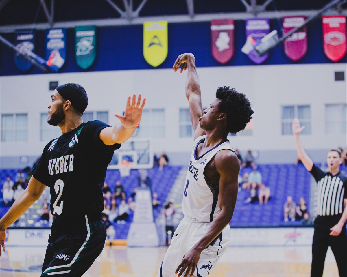 OspreyMBB's tweet photo. And another 👌 for @_Emmanuel__A !!
#BirdsofTrey https://t.co/Id9oAobMzk