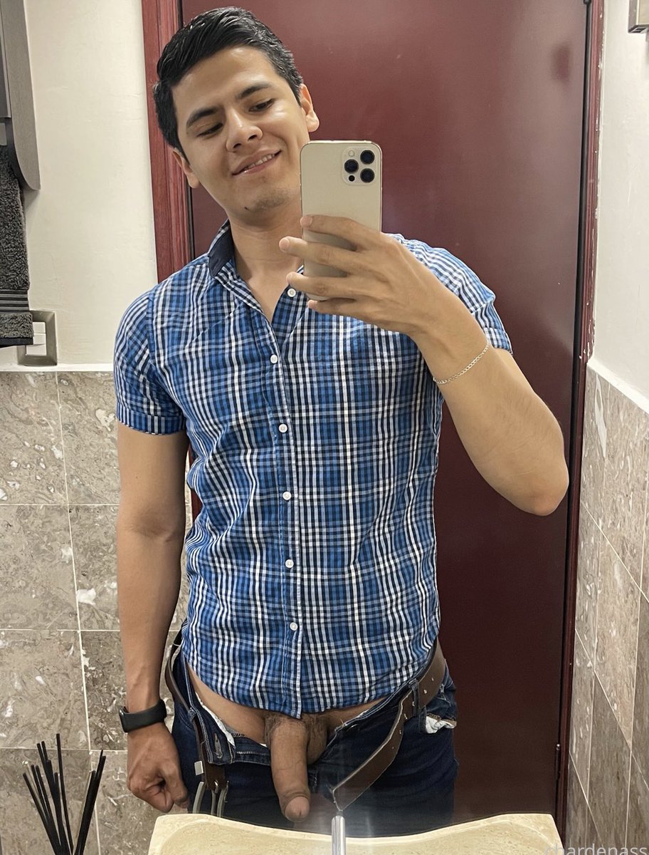Cachondeliers's tweet photo. Dormida o despierta? Cómo prefieren la verga de @Chardenass1 https://t.co/iC2bc1FIMD