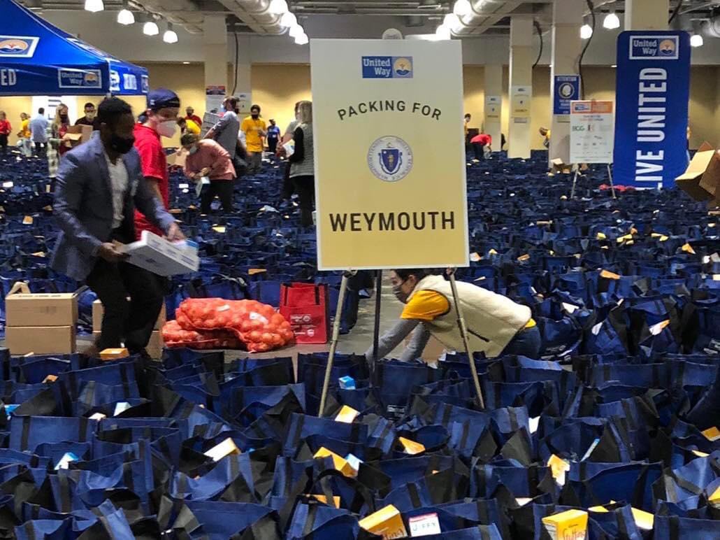 PatrickMOConnor's tweet photo. A big thank you to the United Way of Massachusetts Bay, the Weymouth Food Pantry, the South Shore Pet Food Pantry, Inc. and all of the volunteers that came out today to work this years #ThanksgivingProject. https://t.co/q0LhmUPaAT